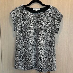 Chic Black and White Leopard Print Short Sleeve Top